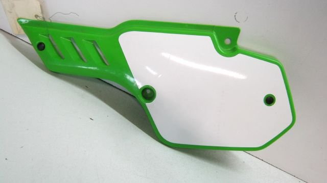 Carter latéral gauche KAWASAKI 80 KX an 1984 réf 36002-5427-BG, 360025427BG 