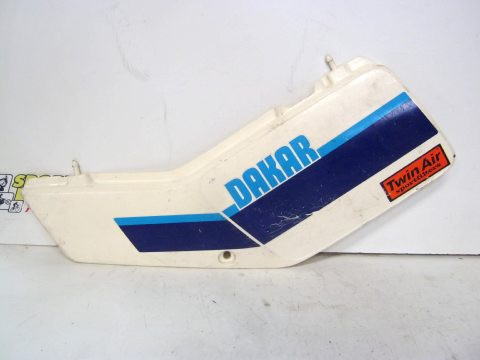 Carter latéral,flan de selle gauche SUZUKI 600 DR année:1989 type:SN41A