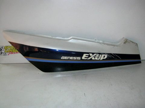 Carter latéral, flan de selle gauche YAMAHA 1000 FZR année:1990 type:3GM