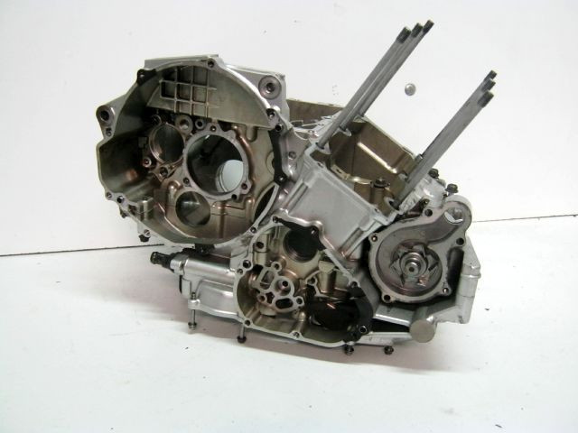 Carter moteur inférieur supérieur  YAMAHA 850 TDM an 1999 type 4TX réf 3VD-15100-22, 3VD1510022 