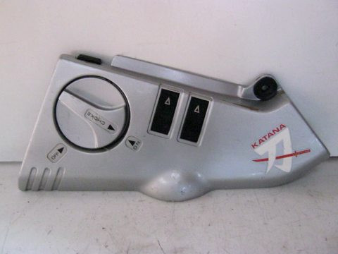 Carter latéral,flan de selle gauche,manette de starter SUZUKI 750 KATANA an:1983
