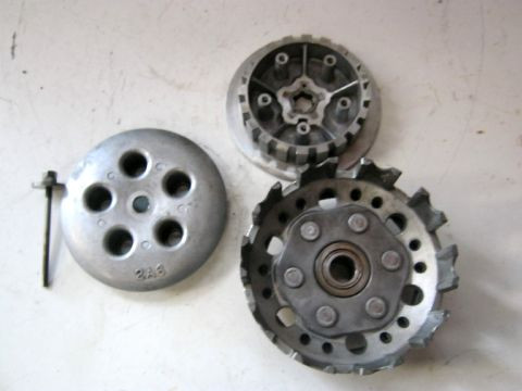 Cloche,noix,plateau de pression d'embrayage YAMAHA 125 YZ année:1982 type:5X4 réf:5X4-16150-00,5X4-16371-00,1W1-16351-00