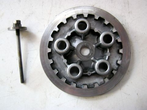 Cloche,noix,plateau de pression d'embrayage YAMAHA 125 YZ année:1982 type:5X4 réf:5X4-16150-00,5X4-16371-00,1W1-16351-00