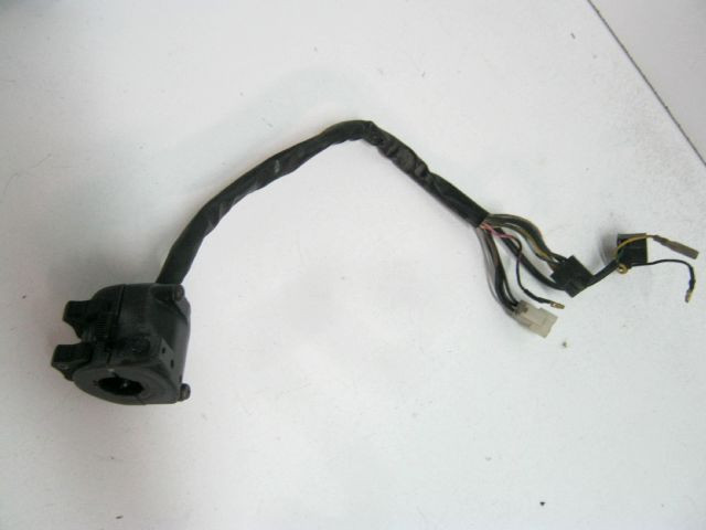 Comodo droit, interrupteur phare, clignotant YAMAHA 125 DTLC an 1983 type 10V 