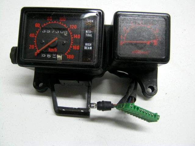 Compteur , compte tours , tableau de bord HONDA 600 XLR , XLRM an 1985