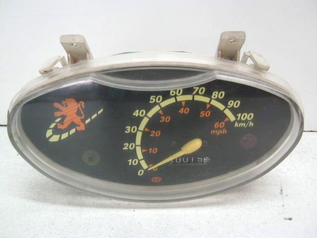 Compteur, tableau de bord PEUGEOT VIVACITY an 2001 type S1CA 