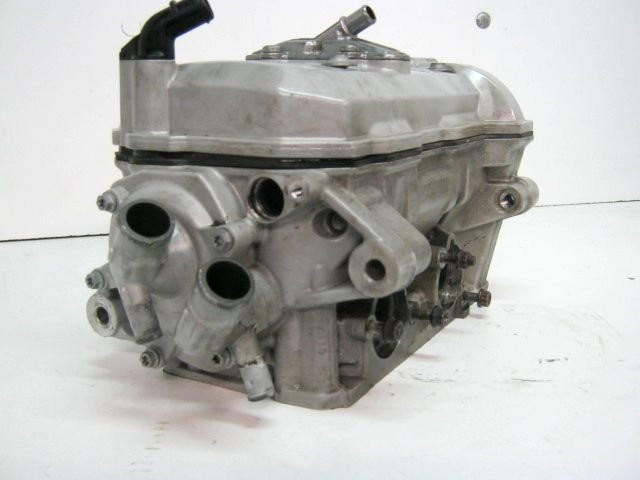 Culasse arbre à cames admission échappement BMW F 800 ST, F800ST an 2007 réf 6613980-10, 11127709469, 11317690463, 11317690462 