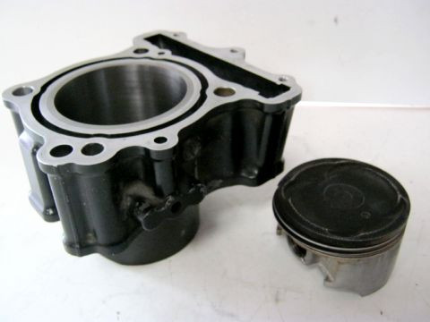 Cylindre,piston avant SUZUKI 650 SV année:2000 type:JS1AV223100