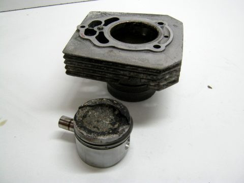 Cylindre,piston gauche MOTO GUZZI V 50 III type:PF année:1982