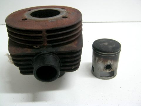 Cylindre piston PIAGGIO , VESPA 125 LX , COSA année 1993 