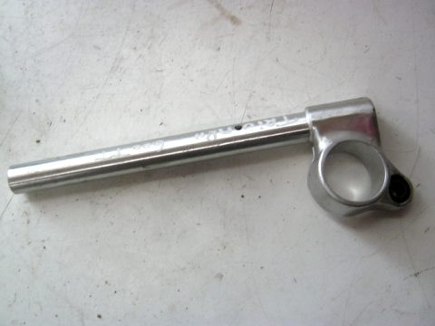 Demi guidon TRIUMPH 600 TT année:2002