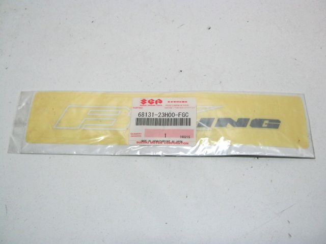 Emblème décoration carénage coque arrière SUZUKI 1300 B-KING réf 68131-23H00-FGC