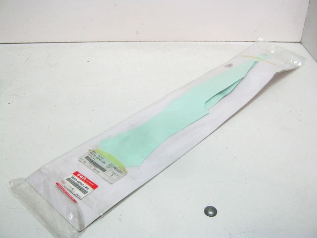 Emblème décoration de réservoir SUZUKI 1400 GSX an 2005 réf 68110-42F40-LW4 