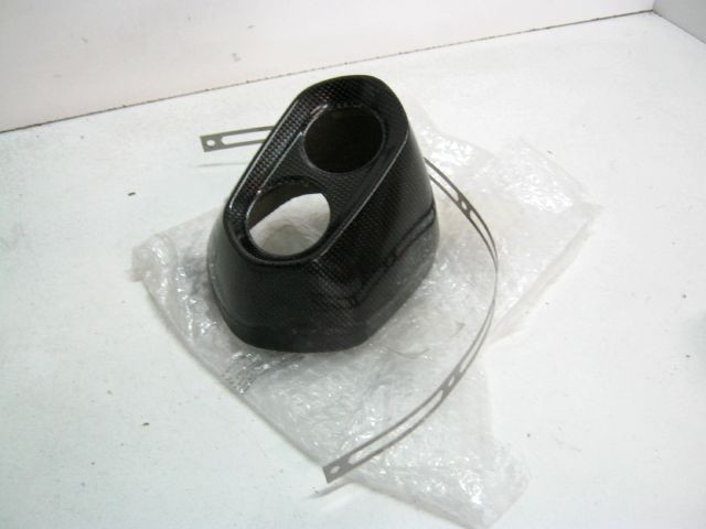 Embout carter enjoliveur échappement Carbonne AKRAPOVIC réf 124144 , 18601567 