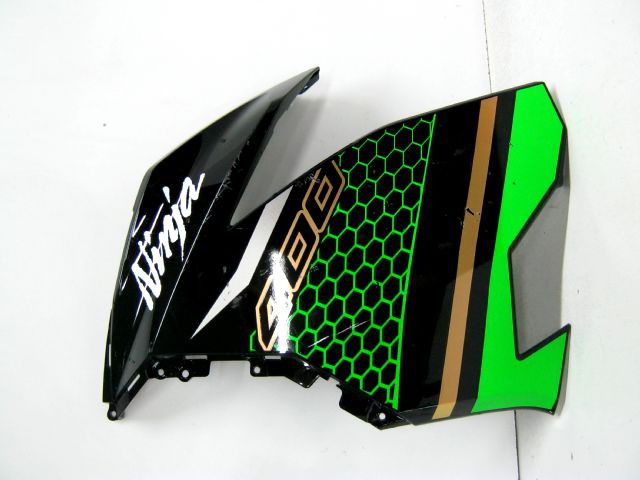 Flan carénage gauche KAWASAKI ZX 400 NINJA réf 55028-0687 