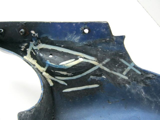 Flan carénage gauche SUZUKI 750 GSXF an 1990, Type GR78A réf 94402-21CK1-33J  