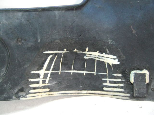 Flan carénage gauche SUZUKI 750 GSXF an 1990, Type GR78A réf 94402-21CK1-33J  