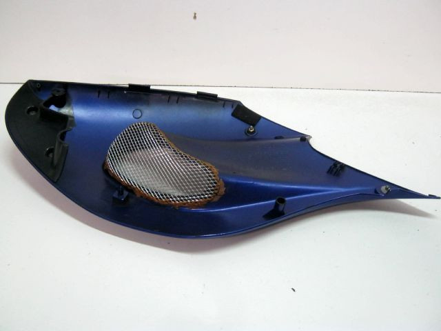 Flan de carénage droit YAMAHA 850 TDM an 1999 type 4TX réf 4TX-2835V-00-P3  