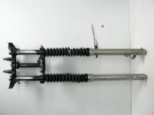 Té supérieur, inférieur, tube, fourreau de fourche YAMAHA 125 DTLC an 1983 type 10V 