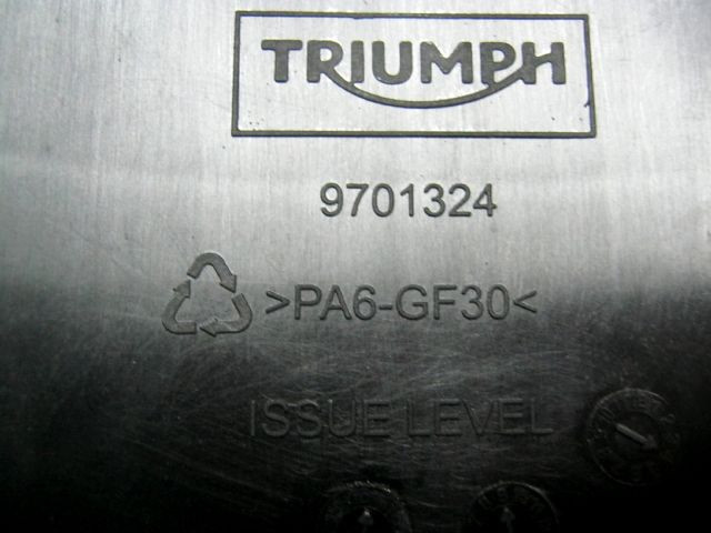 Garde boue arrière , bavette support de plaque TRIUMPH STREET TWIN , SCRAMBLER an 2018 réf 9701324