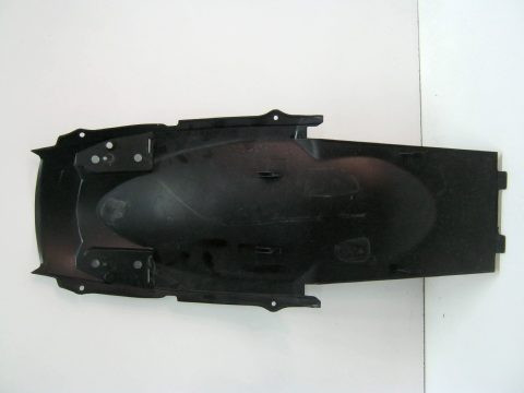 Garde boue arrière , passage de roue SUZUKI 1000 GSXR K5 an 2005 type 41G ref 63112-41G00 