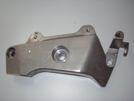Support pivot platine repose pied droit HONDA 600 HORNET année:2002 type:LJH14L304006