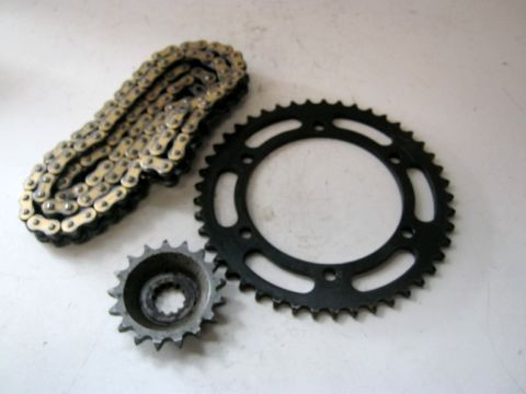 Kit chaine FRANCE EQUIPEMENT KAWASAKI 1100 ZZR an:1990-1993 réf:99505.089