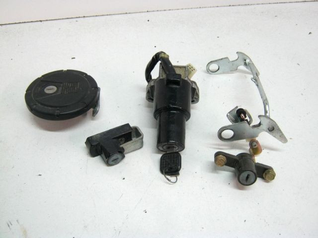 Kit serrure , contacteur à clé , bouchon de réservoir KAWASAKI 125 KMX année 1999 type MX125B réf 27045-1069 , 270451073 , 27012-1389 , 51049-0047 , 510490049