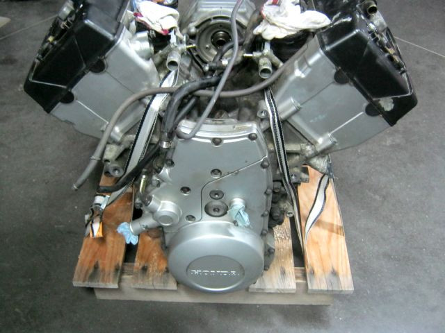 Moteur , boite à vitesses , vilebrequin HONDA ST 1300 PAN EUROPEAN an 2002 type SC5112 