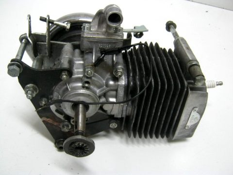 Moteur , carter , vilebrequin , cylindre , variateur MBK 51 type AV10 