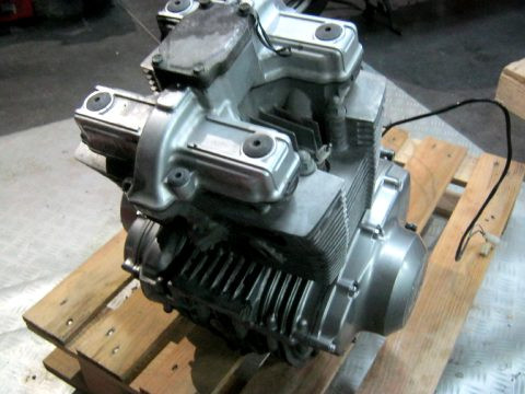 Moteur , carter , vilebrequin , cylindre , embrayage , boite à vitesses SUZUKI 500 GSE type GM51A an 1997 