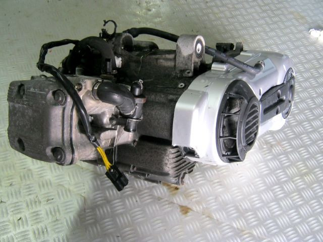 Moteur , carter , vilebrequin PIAGGIO 500 X9 an 2006 type M2710S