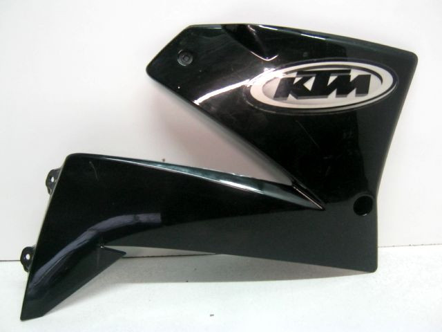 Ouïe spoiler de radiateur droite KTM 640 DUKE an 2000 à 2005 réf 58408051000, 584.08.051.000