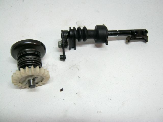 Pignon entrainement valve échappement KAWASAKI 125 KMX année 1999 type MX125B réf  491141059, 590511167 