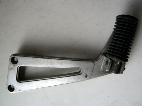 Platine repose pied arriére gauche SUZUKI 650 DRSE année:1991 type:SP43A