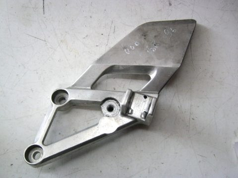 Platine repose pied avant gauche HONDA 600 CBR année:1991 à 1996 type:PC25 mod:MV9
