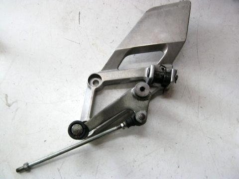 Platine repose pied avant gauche,sélectaur HONDA 600 CBR année:1991 à 1996 type:PC25 mod:MV9