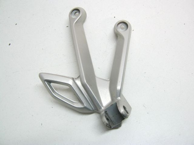 Platine repose pied arrière droite TRIUMPH 900 TIGER GT PRO an 2020 réf T2082359 