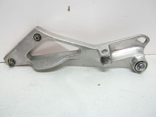 Platine repose pied arrière gauche YAMAHA 850 TDM an 1999 type 4TX réf 4TX-27412-00, 4TX2741200 PD (1)