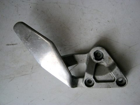 Platine repose pied avant gauche YAMAHA 1000 FZR année:1990 type:3GM