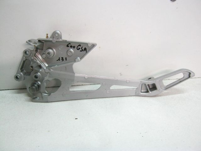 Platine repose pied droite SUZUKI 600 GSR an 2006 à 2010 réf 43810-44G00-000 