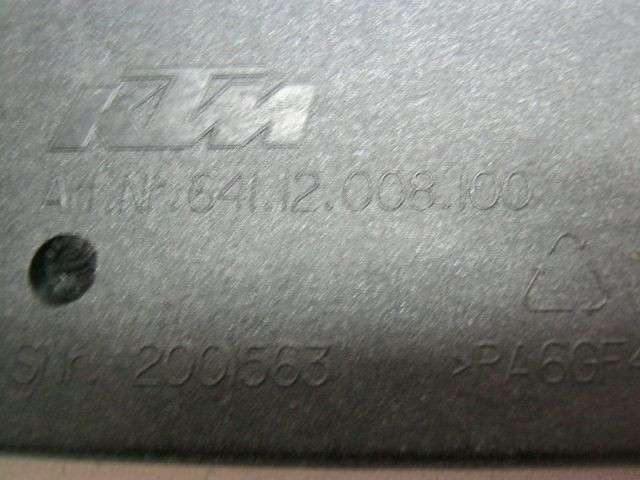 Poignée passager KTM 790 DUKE réf 64112008100, 641.12.008.100