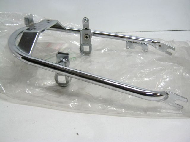Porte paquet , bagage SUZUKI 125 GU rèf 46100-25840 