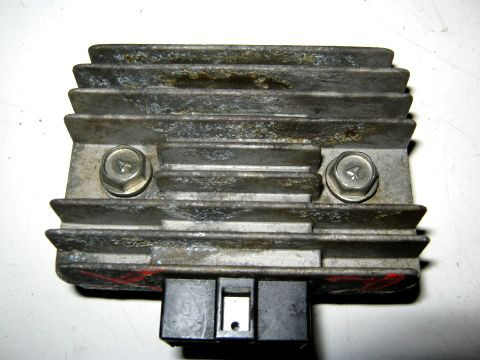 Régulateur haute tension KAWASAKI 550 GPZX année:1984 type:ZX550A 
