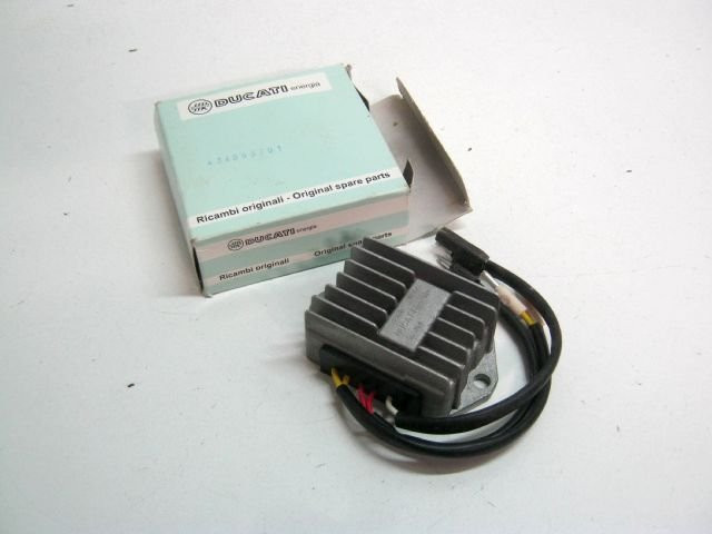 Régulateur haute tension DUCATI 900 SS, MONSTER an 1996 réf 434863701  