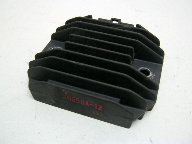 Régulateur haute tension YAMAHA 850 TDM an 1999 type 4TX réf 4JH-81960-01, 4JH8196001 