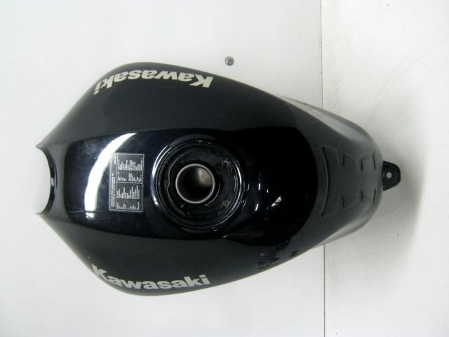 Réservoir essence KAWASAKI ER5 an 2004 type ER500AC1A