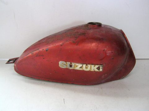 Réservoir essence SUZUKI 125 GT année:1976