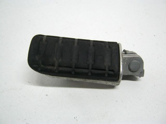 Repose pied avant droit HONDA ST 1300 PAN EUROPEAN an 2002 type SC5112 réf 50612-MT3-000 
