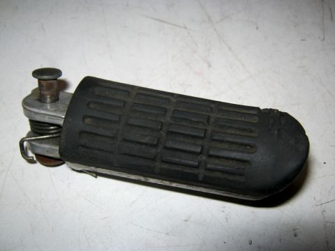Repose pied avant droit HONDA 1000 CCBR année:1990 type:SC25 réf:50612-MM5-000